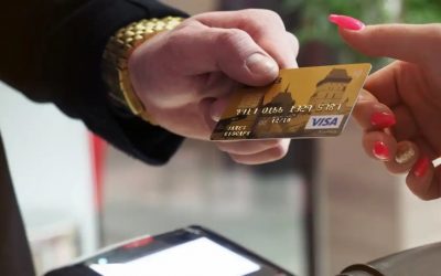 El peligro del uso de las tarjetas revolving en verano